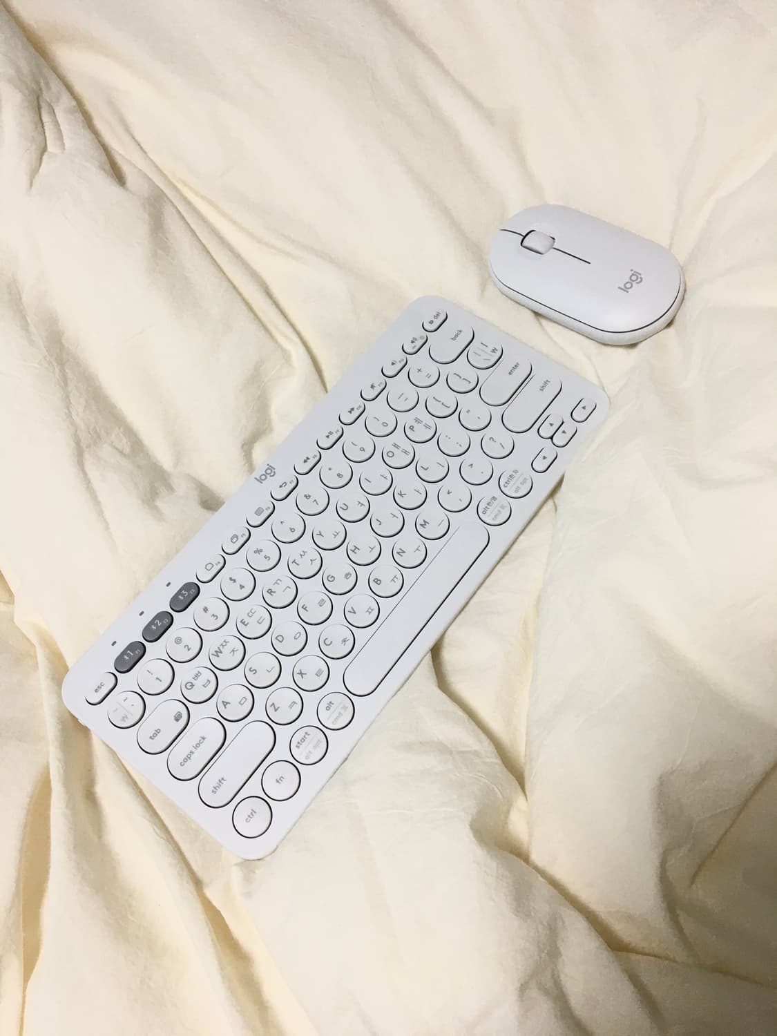 로지텍 블루투스 화이트 키보드+마우스 새상품 상품이미지1