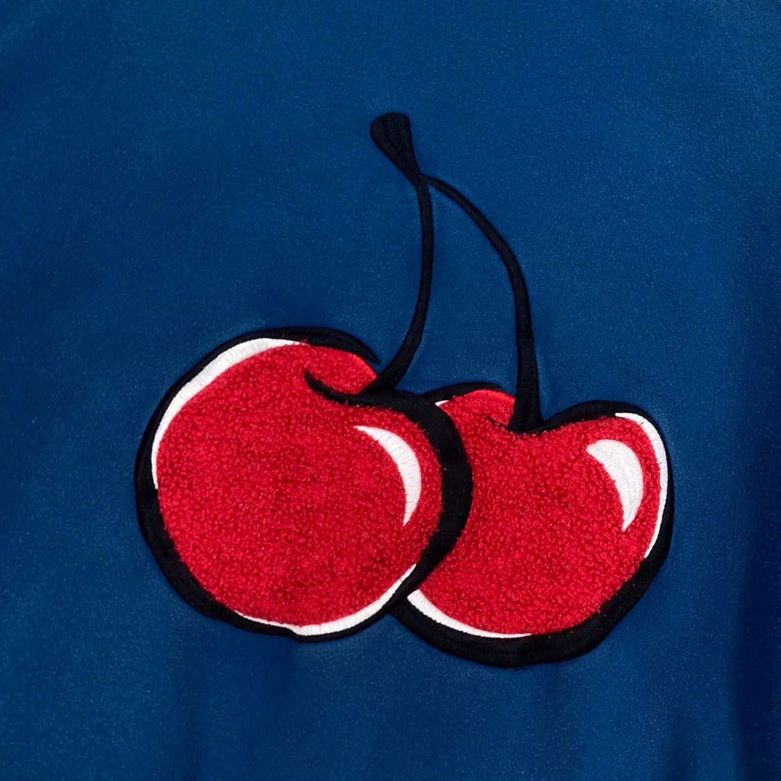 키르시 블루 컬러 체리 빅로고 맨투맨 상품이미지2