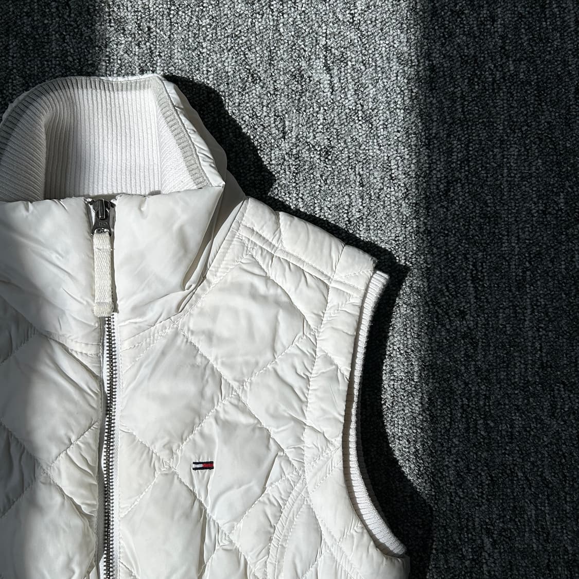 타미힐피거 화이트 퀄팅 패딩 베스트 상품이미지2