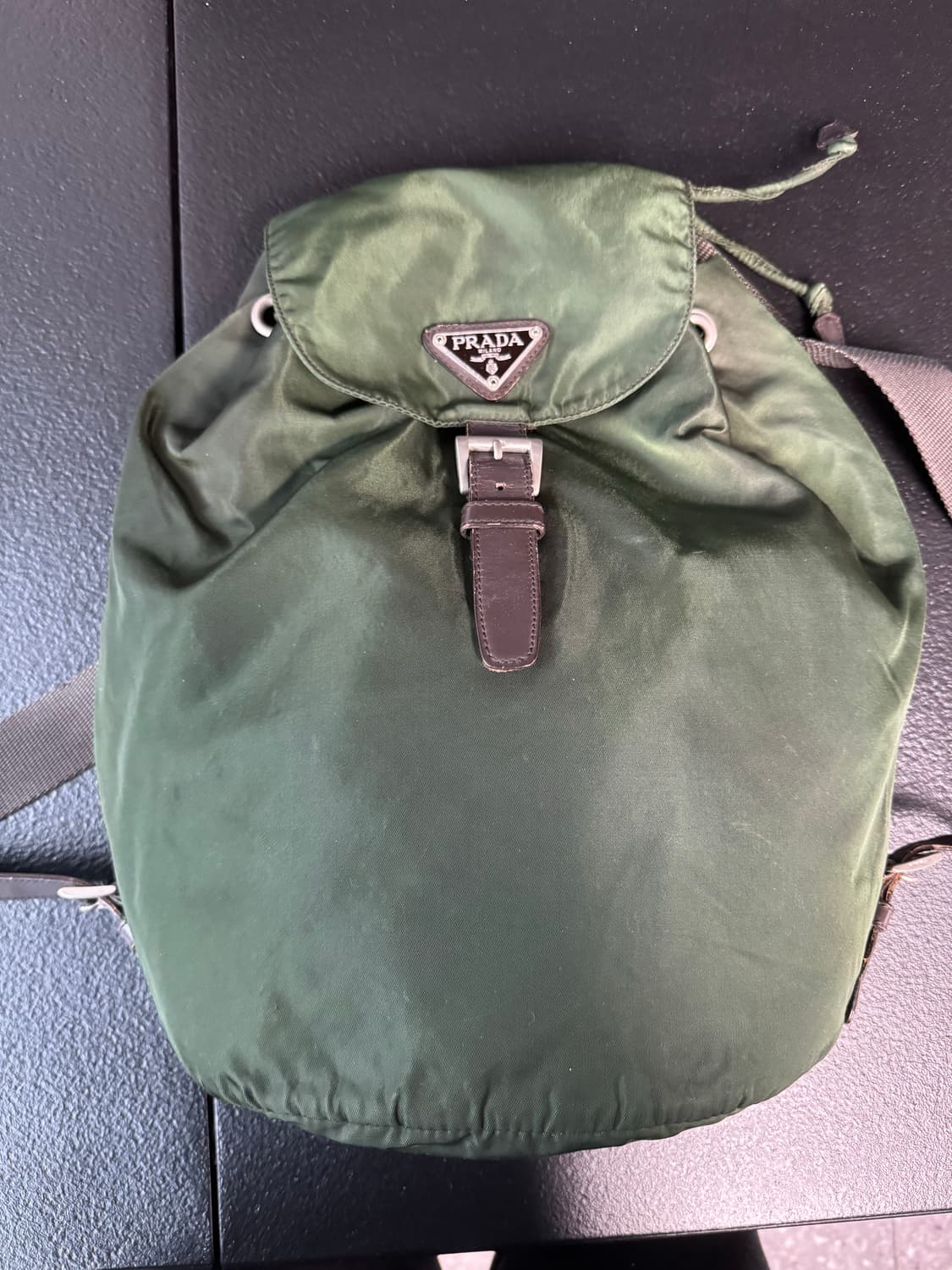 프라다 포코노 나일론 백팩 (올리브) 상품이미지1