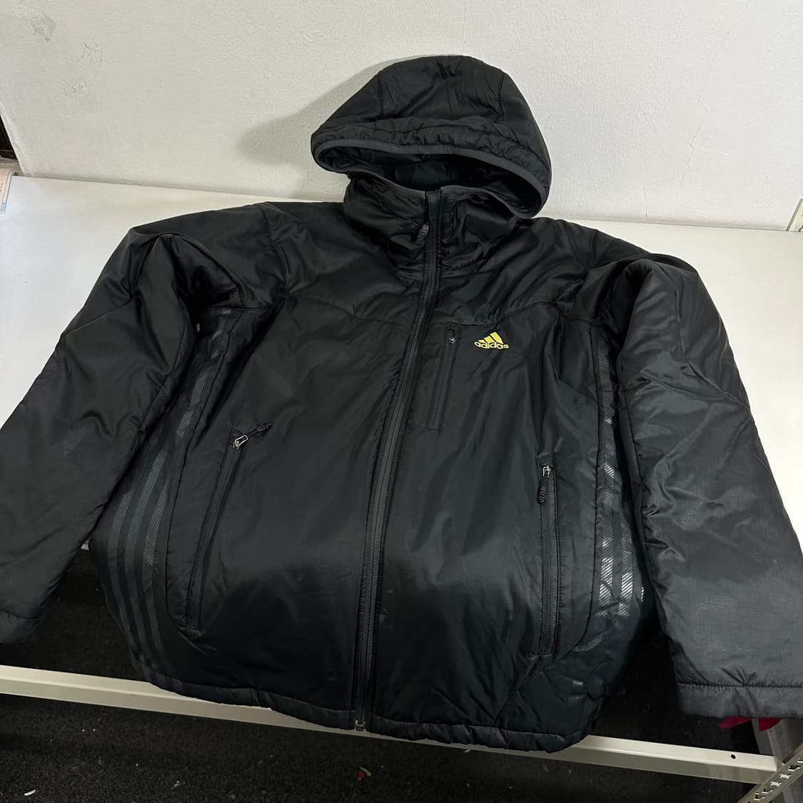 105 아디다스 블랙 FORMOTION 밴치파카 패딩 상품이미지3
