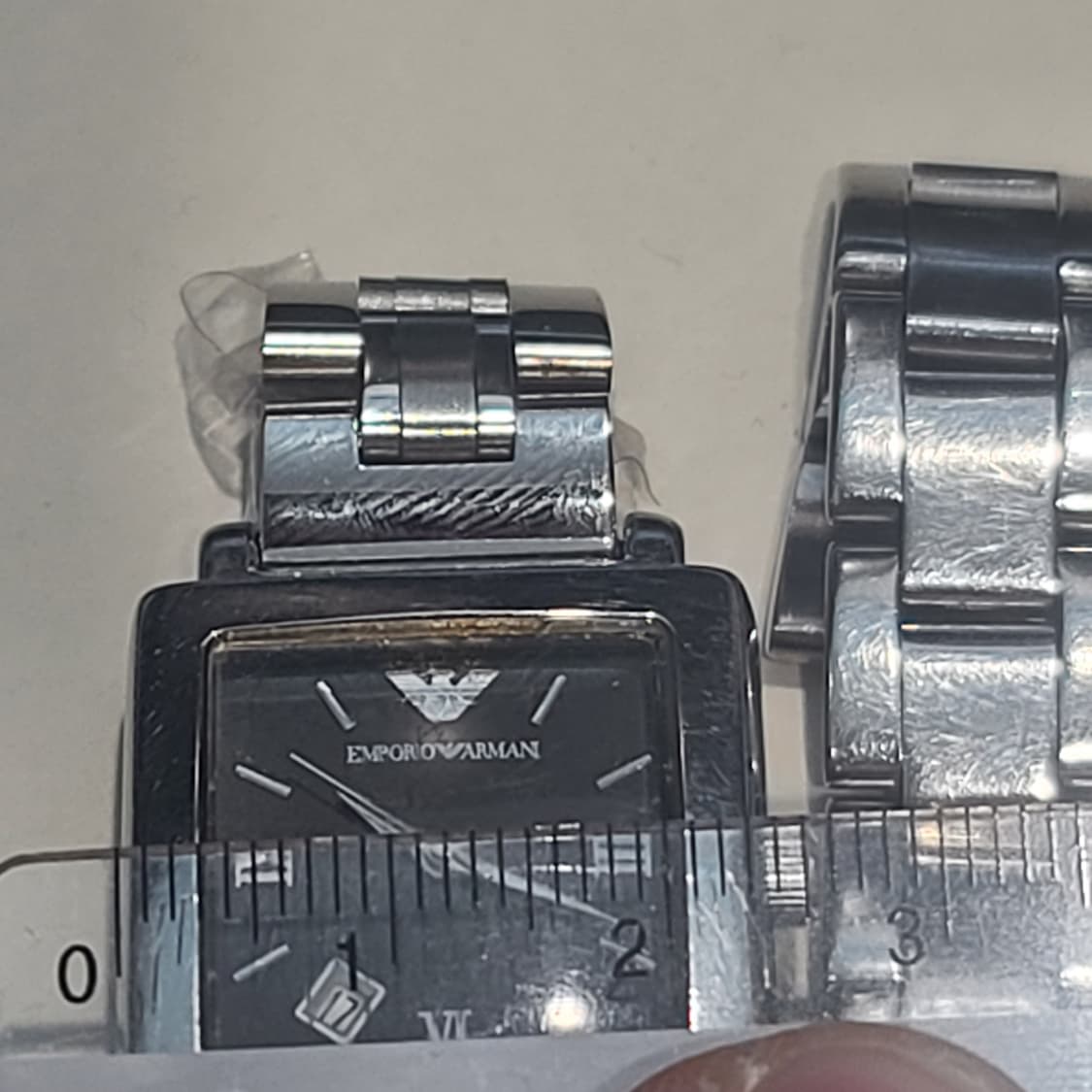 알마니 시계 작은싸이즈 고장제품팝니다.
악세사리로쓰실분 싸게가져가세요
남 상품이미지3