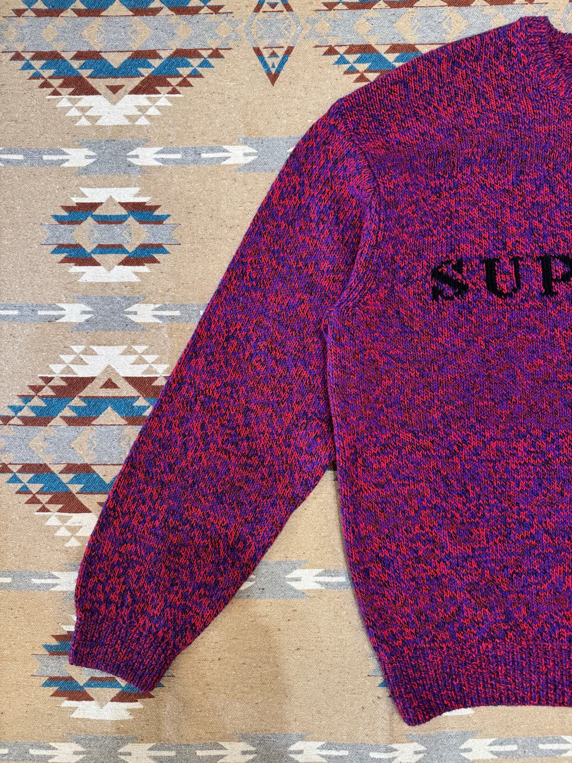 [L] 슈프림 콘트라스트 로고 스웨터 레드 멜란지 - 25SS 상품이미지2