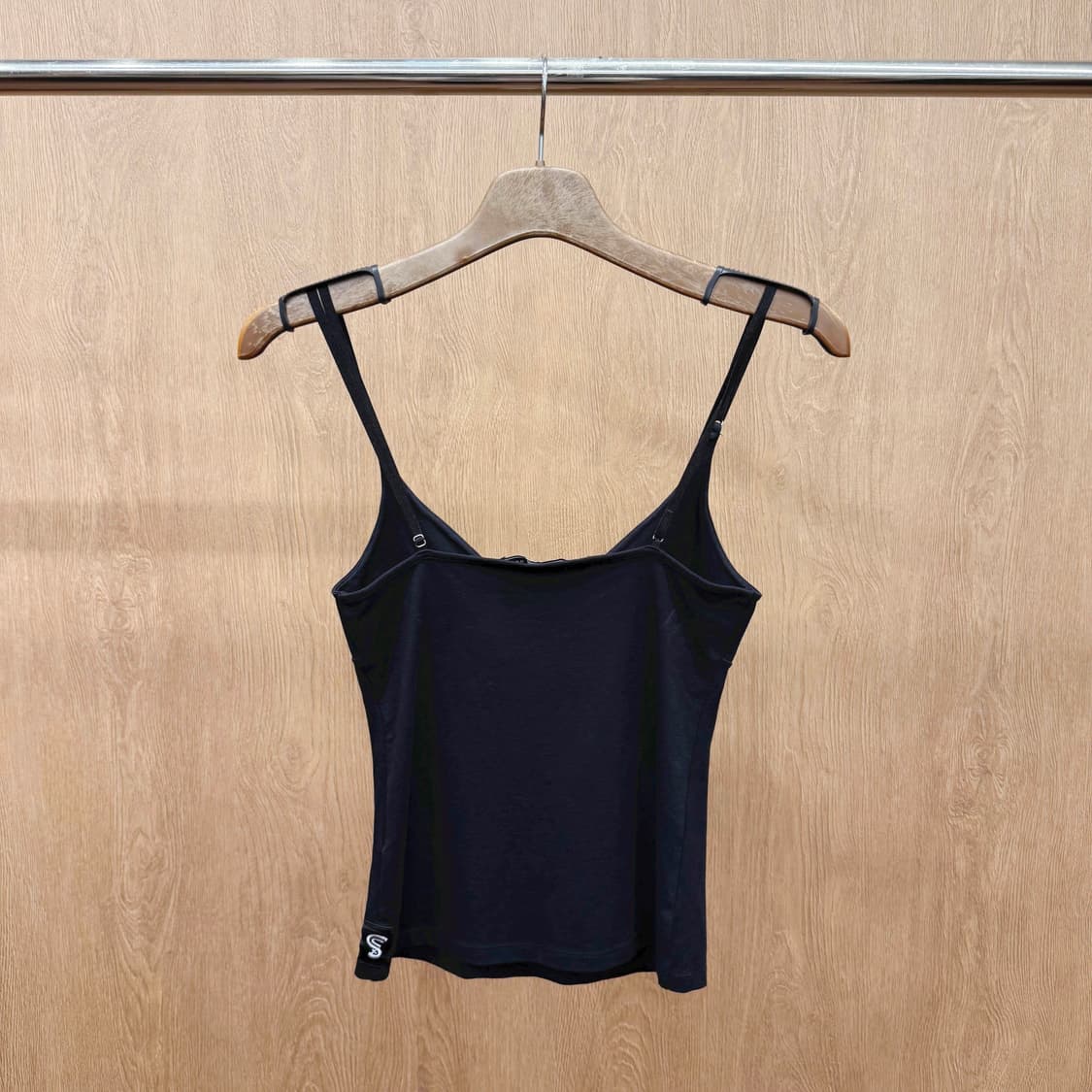 막스마라 스포트막스 슬리브리스 나시 브이넥 슬림핏 스트랩 탑 블랙 상품이미지3