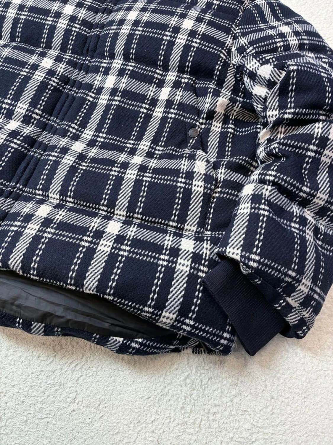 시스템옴므 19FW 양가죽 패치드 체크 덕다운 패딩 PN6010    상품이미지4