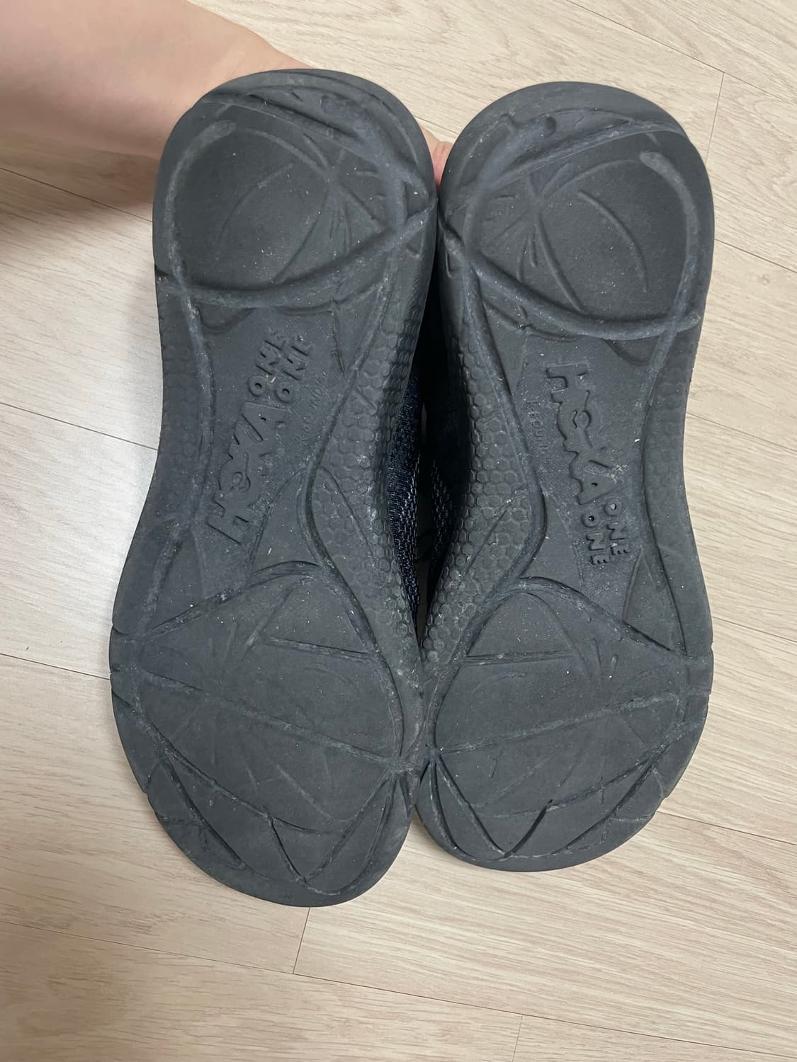 [275] 호카 x 엔지니어드 가먼츠 후파나 2 폴카 닷 블랙 상품이미지4