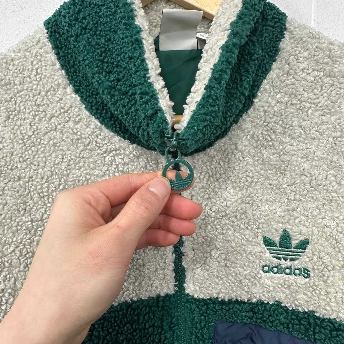 아디다스 뽀글이 플리스 자켓 상품이미지3