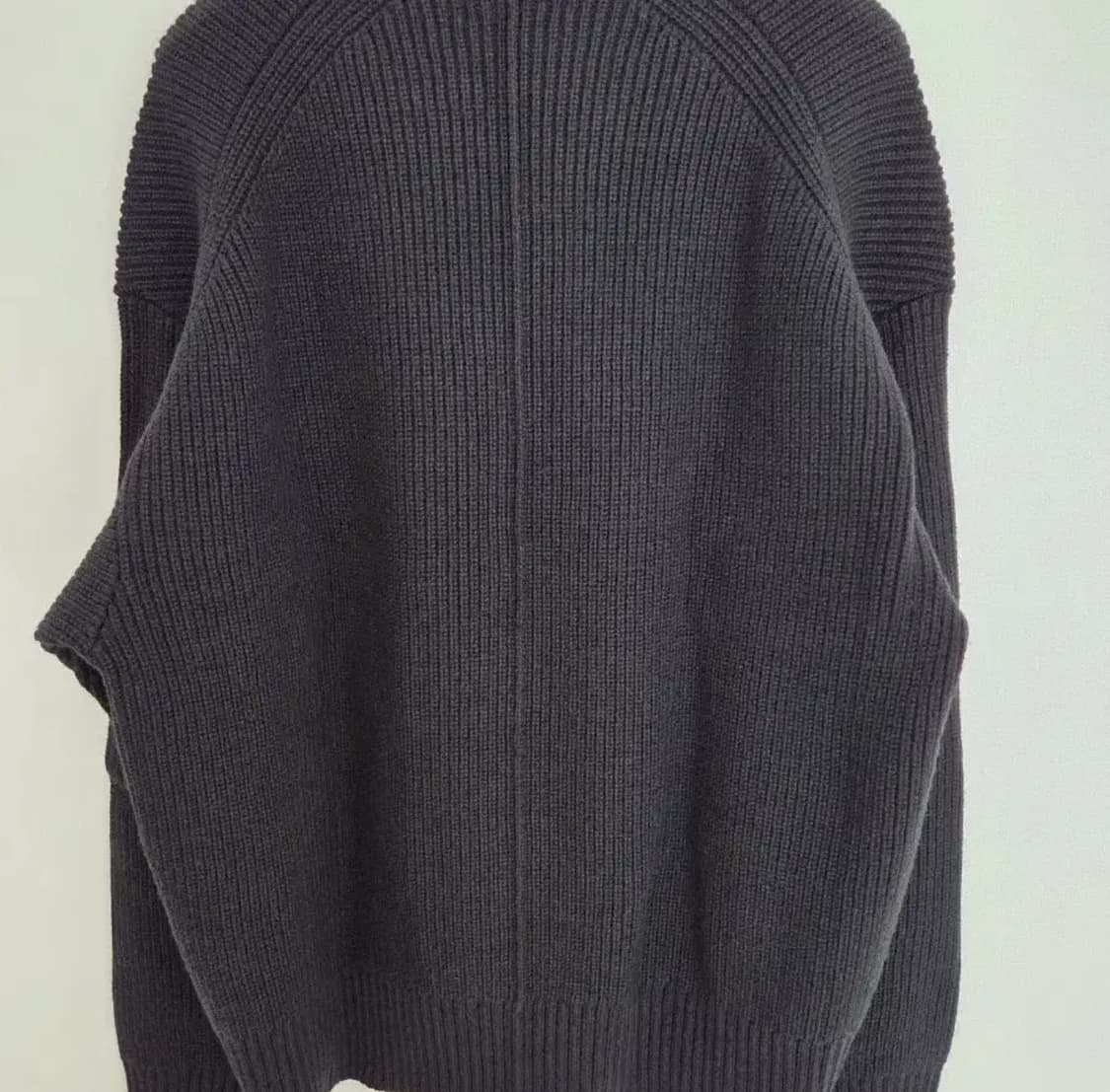 삽니다] 유아인 무탠다드 니트 상품이미지1