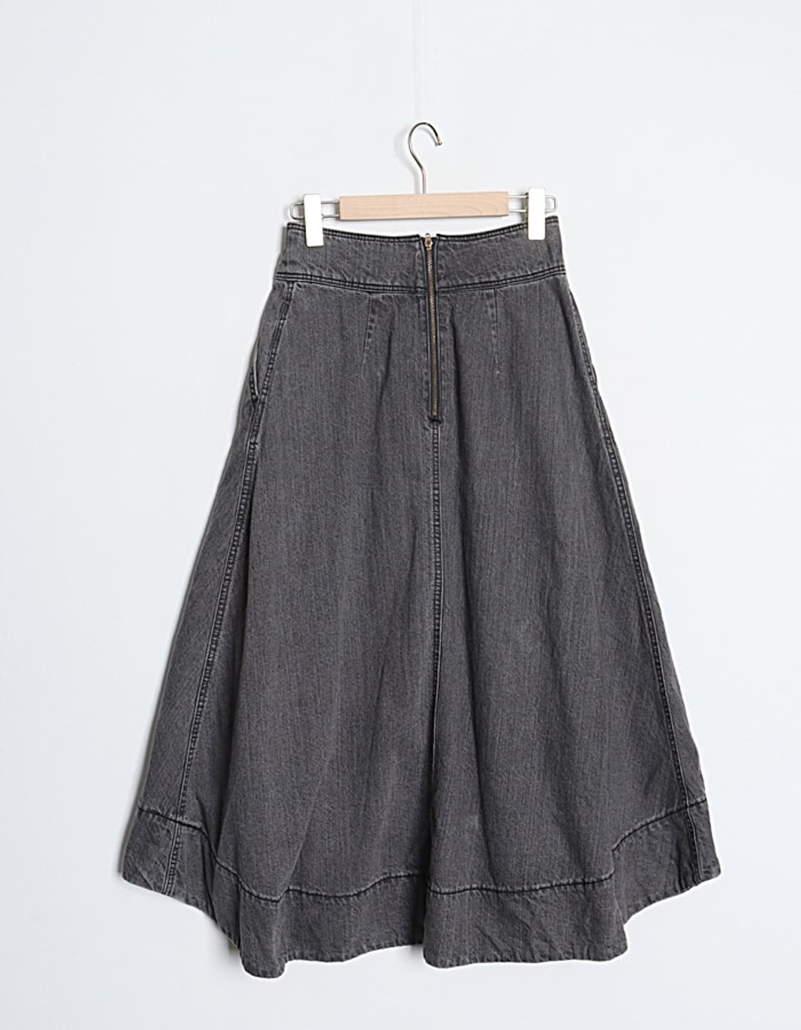 MilaOwen Tuck Flared Denim Skirt (26) 상품이미지5