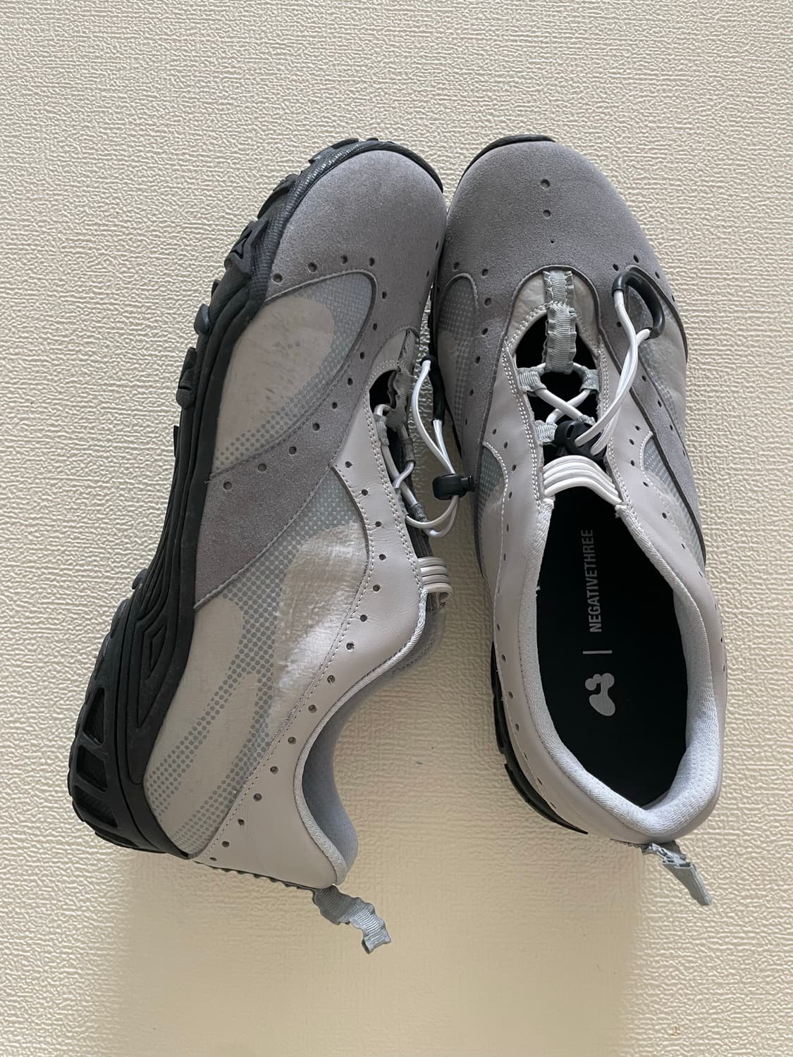 허그유어스킨x네거티브쓰리 콜라보 운동화 상품이미지2