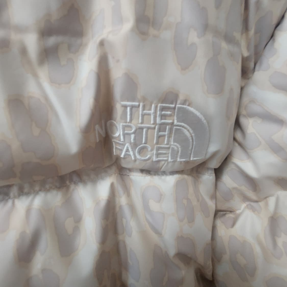 노스페이스 갸루 호피 크롭 패딩 실버그레이 상품이미지7
