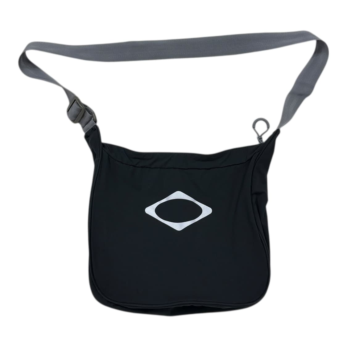 미스치프 더현대 롬버스 라이트 웨이트 크로스백 가방 블랙 상품이미지1