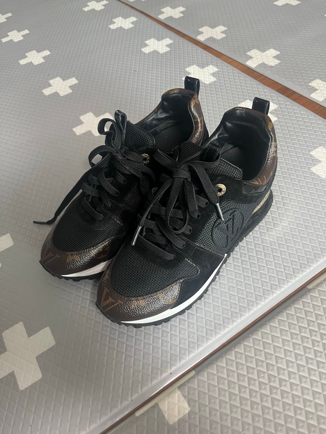 louis vuitton 루이비통 런어웨이 스니커즈 36 상품이미지10