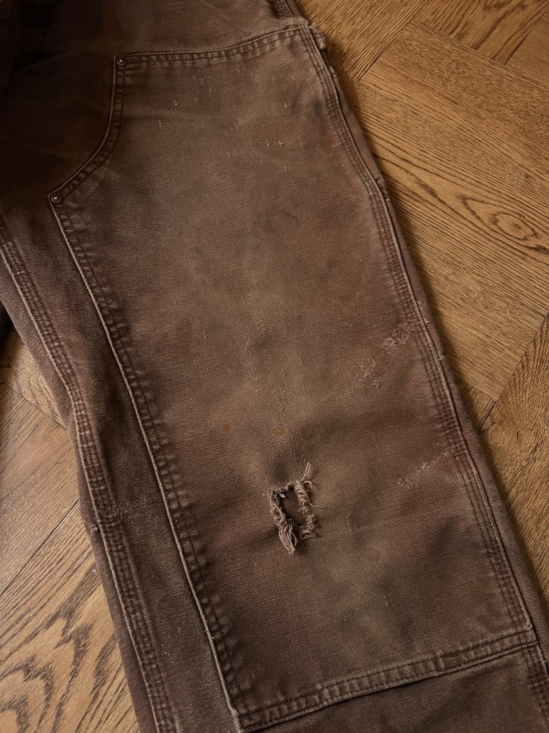 [36]칼하트 USA 데미지드 페이딩 다크브라운 더블니 워크 팬츠 상품이미지6