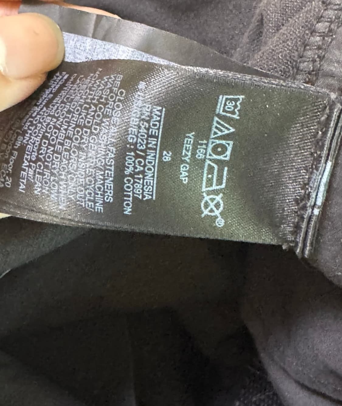 교환 yeezy gap 발렌시아가 사틴 카고 블랙 28<->30 상품이미지3