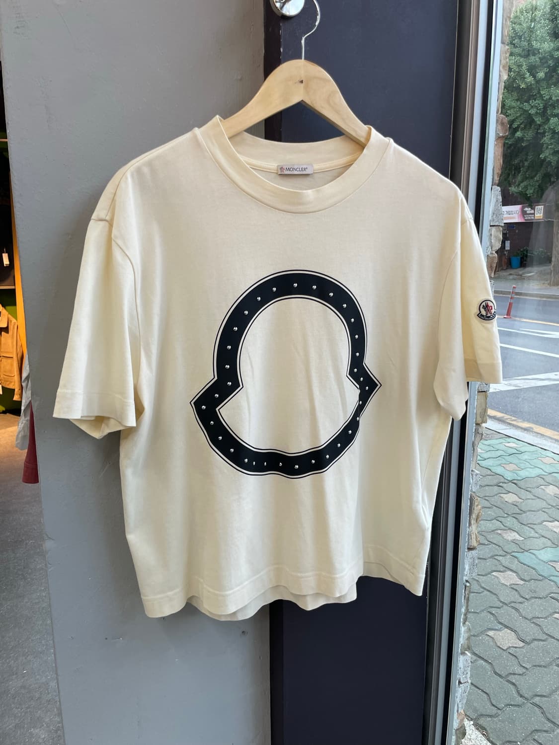M/ 몽클레어 자수로고 와펜패치 여성 오버 크롭 반팔 상품이미지1