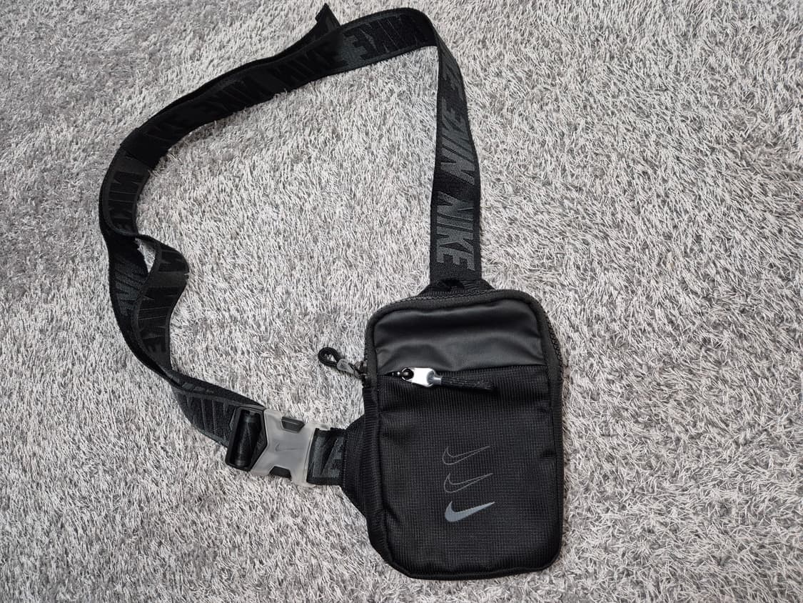 나이키 에센셜 스몰 힙백 슬링백 상품이미지1