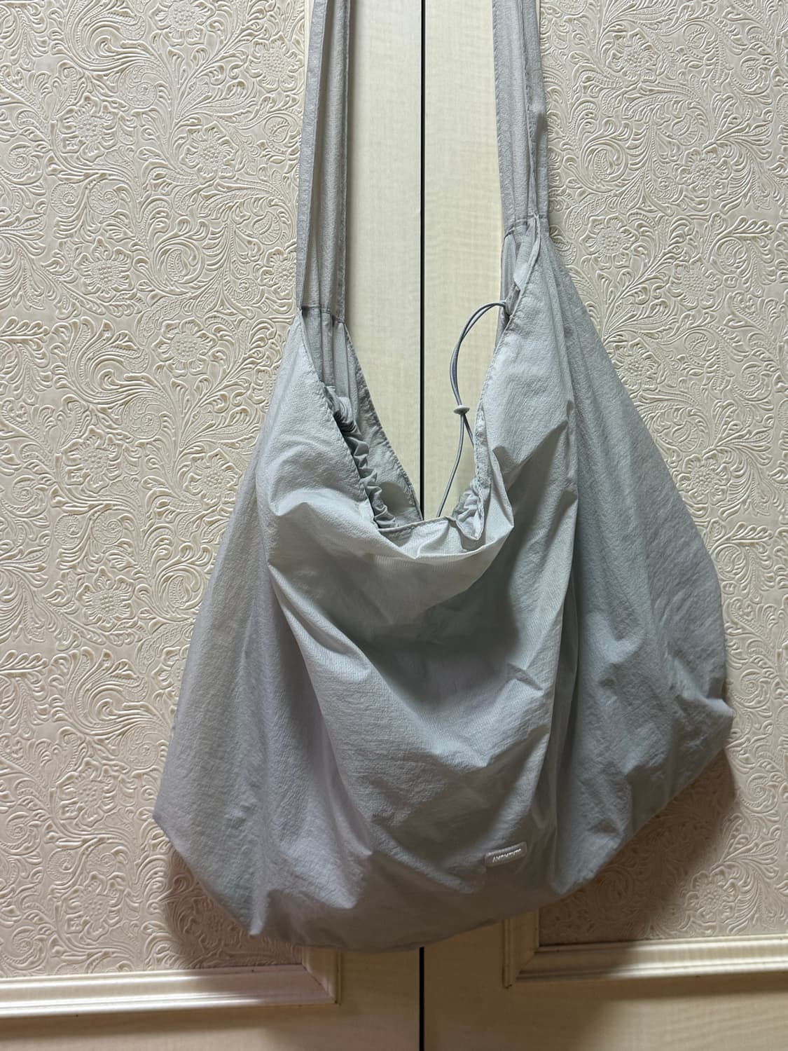 아모멘토 나일론 크로스백 상품이미지2