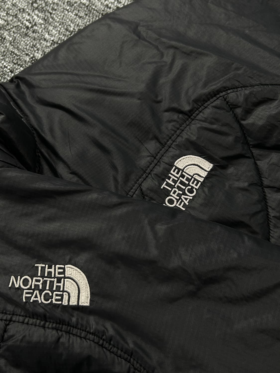 노스페이스 블랙 경량 패딩 L   상품이미지5