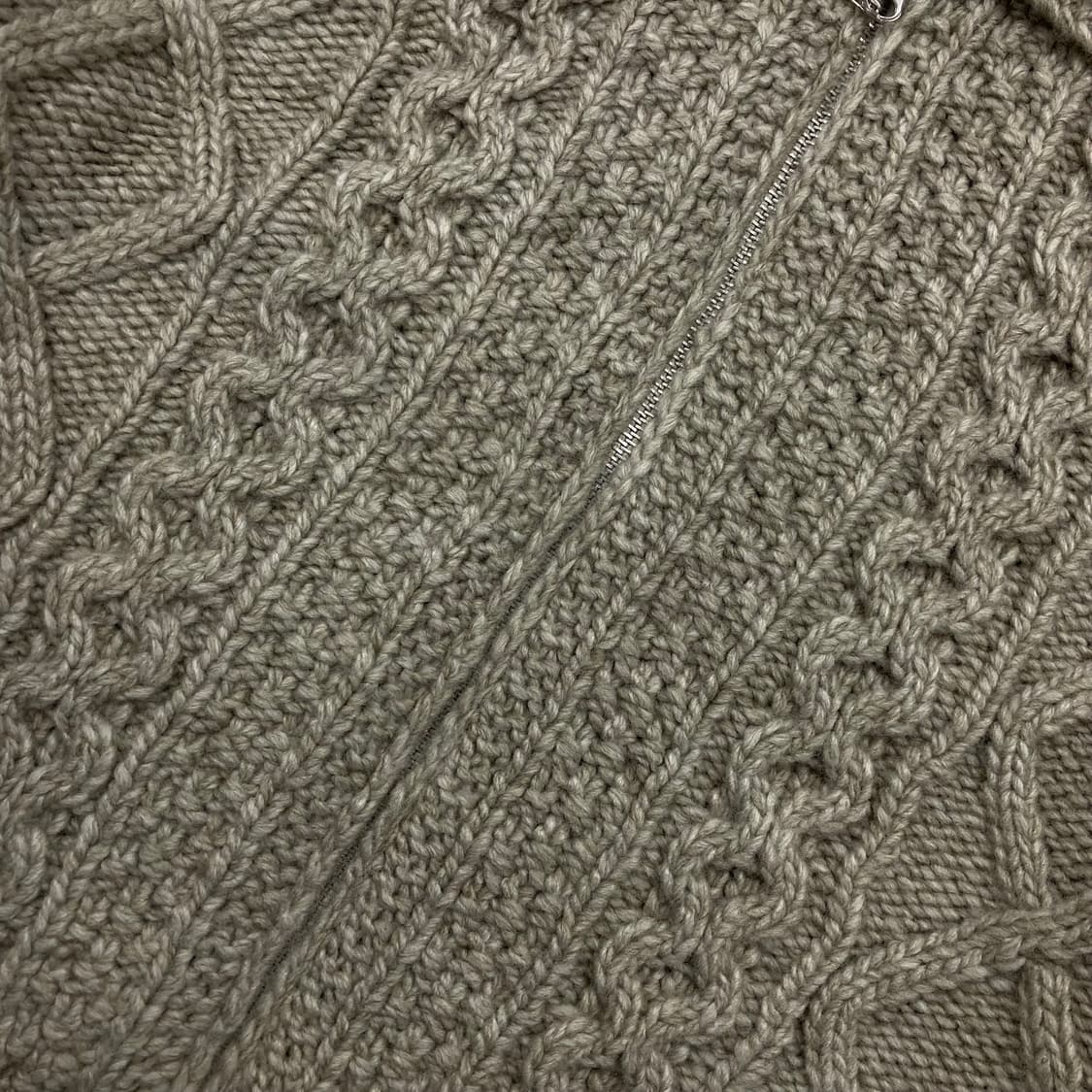 THEY 베이지 케이블 니트 집업 상품이미지2