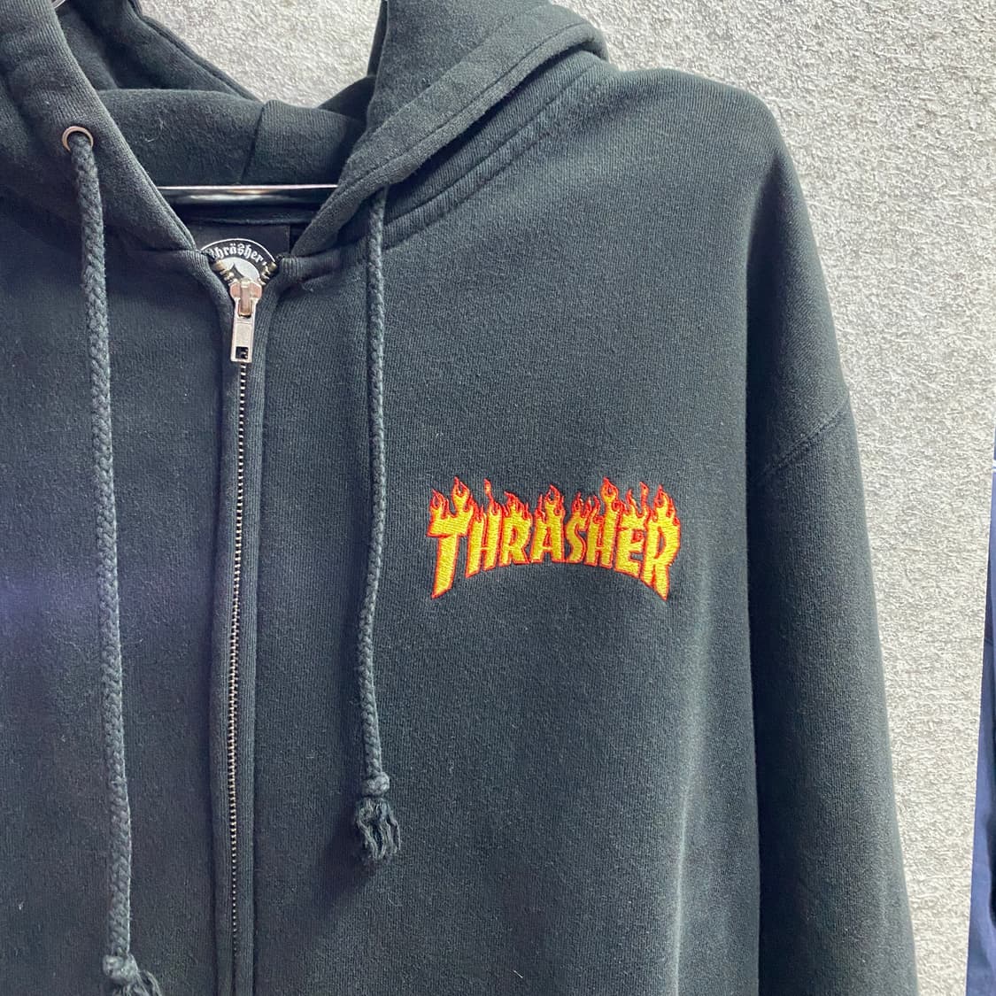 트레셔 빅플레임로고 후드집업  B4152 상품이미지3