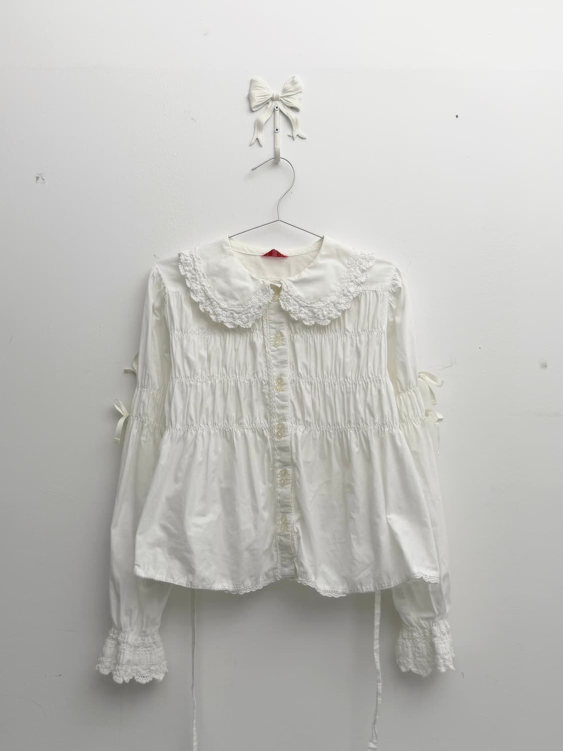 화이트 프릴 디테일 블라우스 상품이미지2