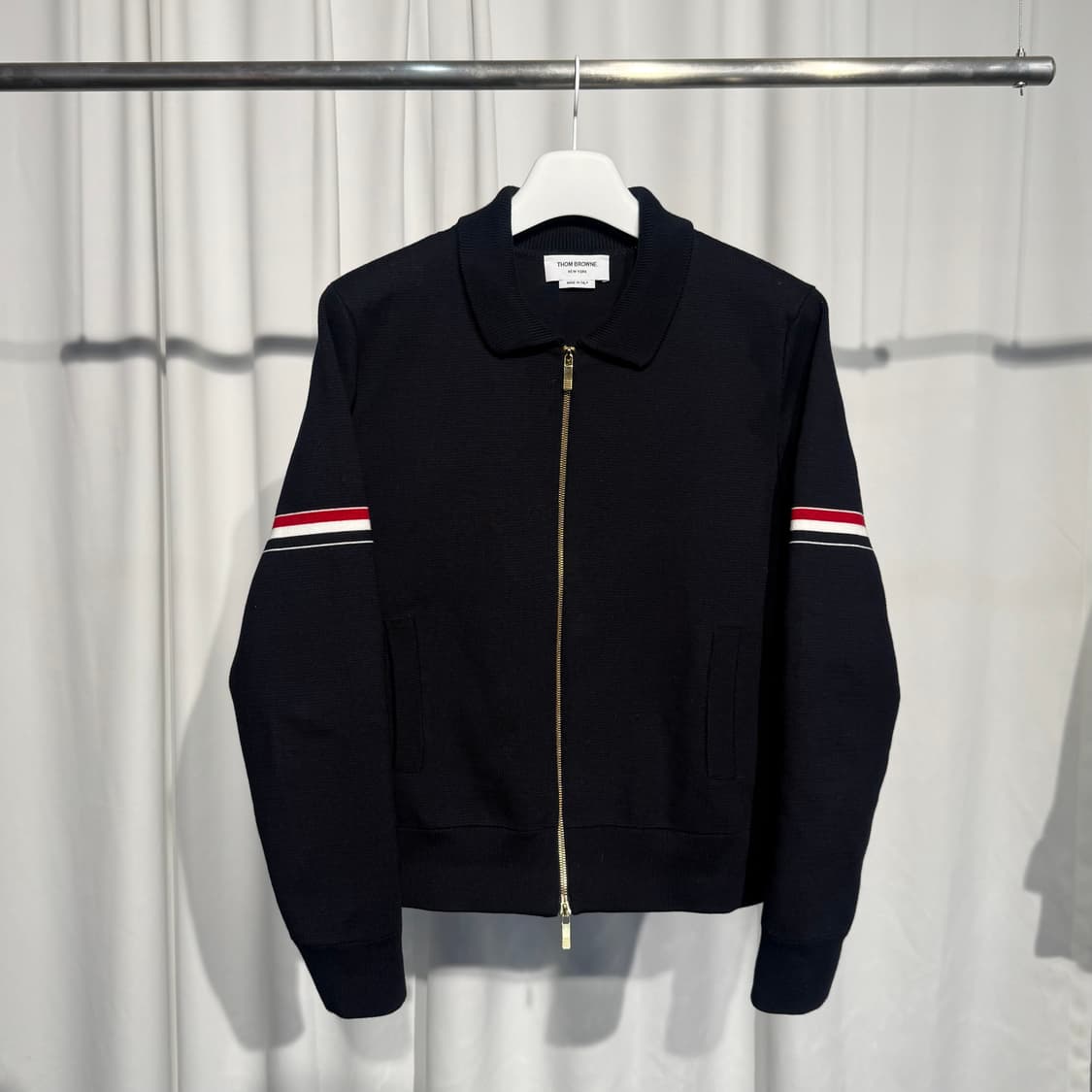 [정품] 톰브라운 26SS 밀라노스티치 암밴드 금장 집업 가디건 3사이즈 상품이미지1