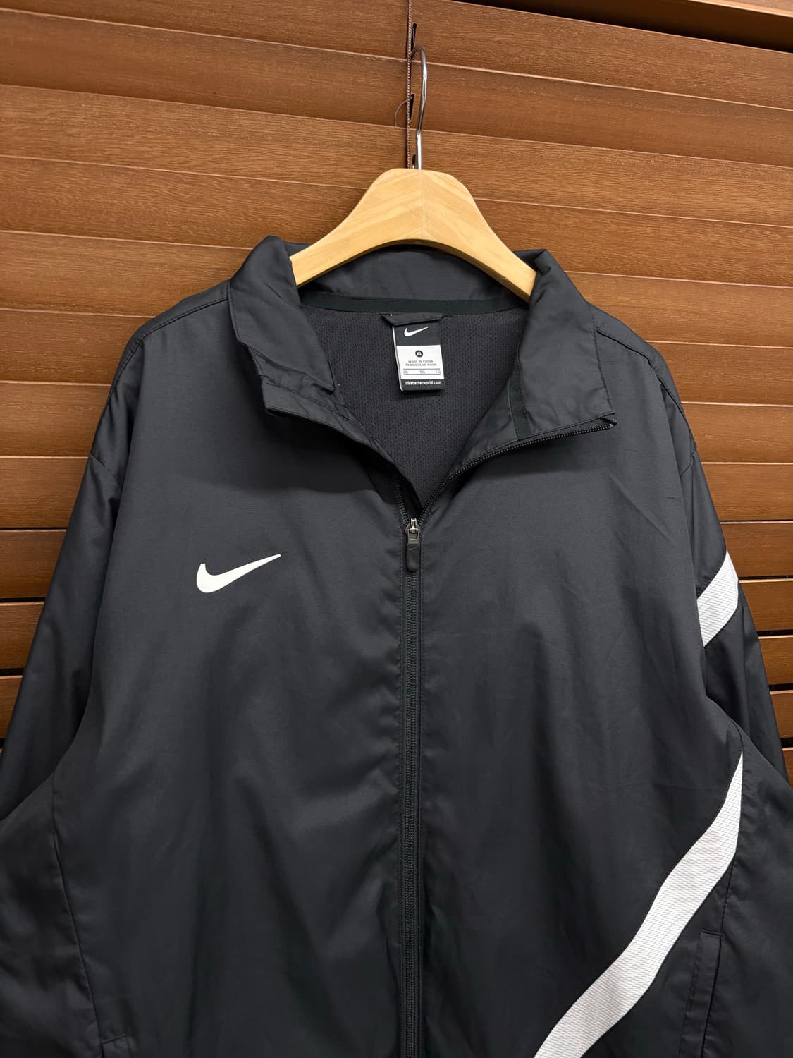 나이키 솔로스우시 블랙 바람막이 자켓 상품이미지3