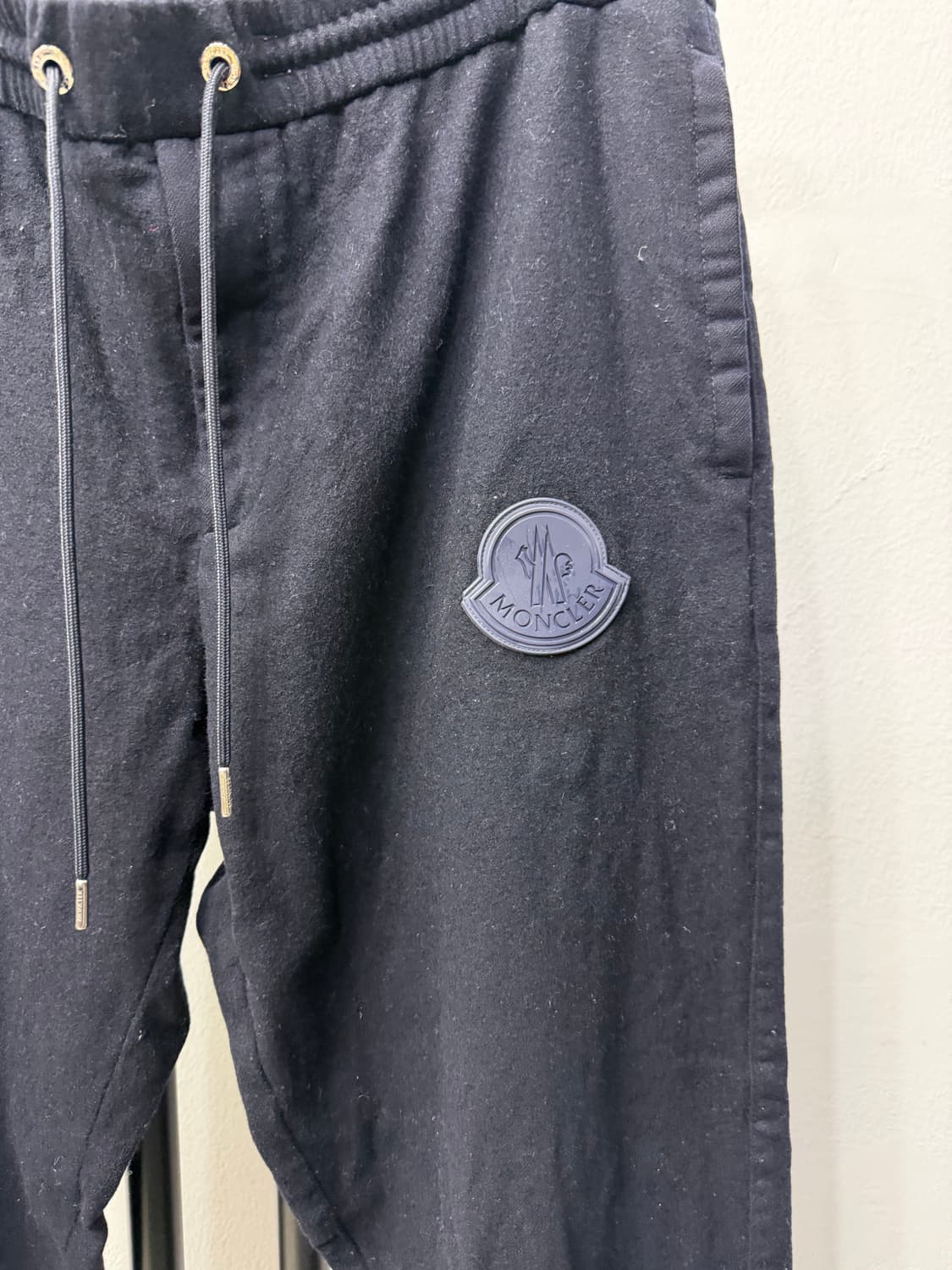 정품) 몽클레어 20ss 남성 로고패치 팬츠 48(L) 상품이미지4