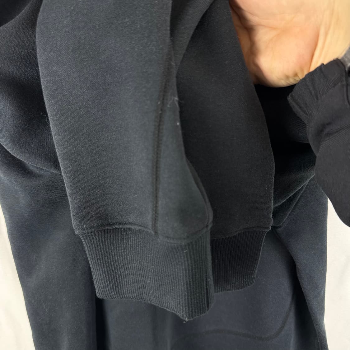 105) 데상트 프린팅 맨투맨 블랙 상품이미지4