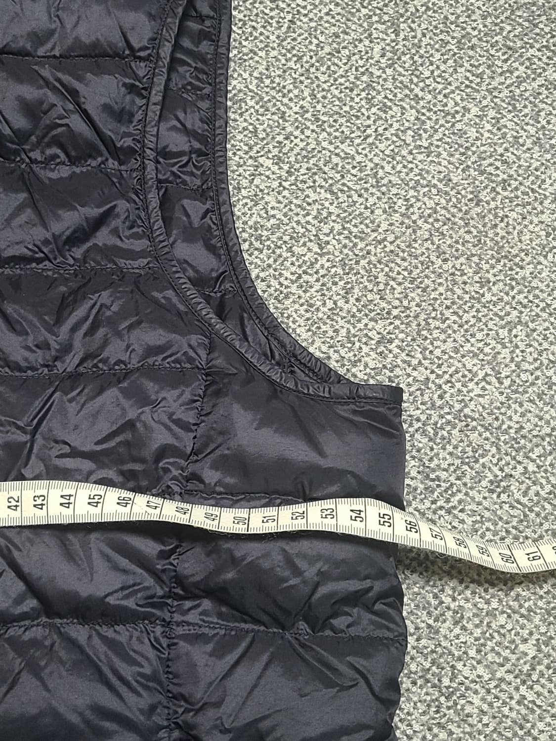 유니클로 초경량 구스  패딩 조끼 베스트 XL 블랙 상품이미지4