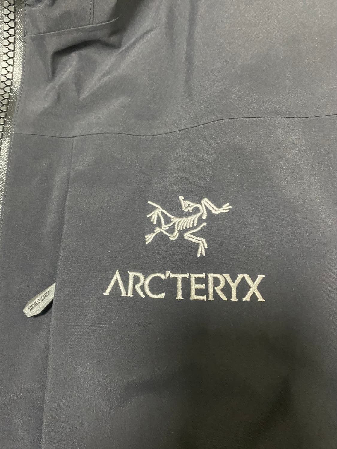 정품 아크테릭스 피션SV 패딩 상품이미지2