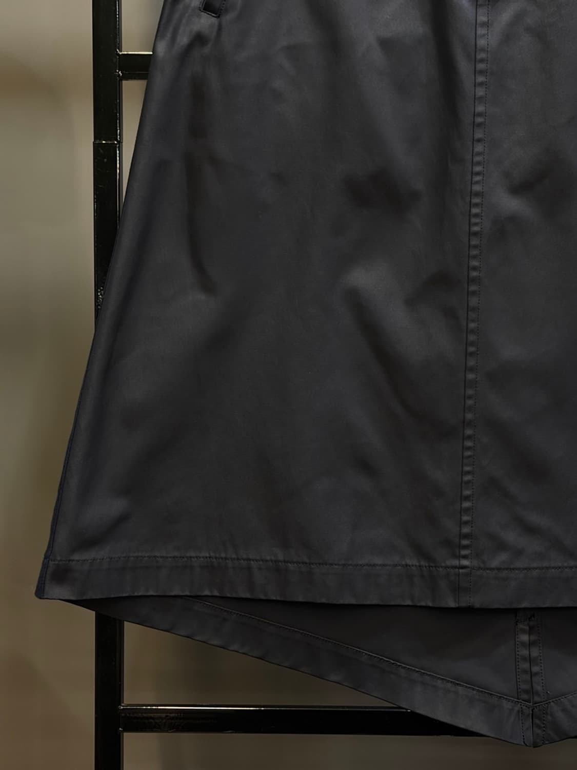 (3) ISSEY MIYAKE 이세이미야케 사이드라인 벨티드 스커트 네이 상품이미지4