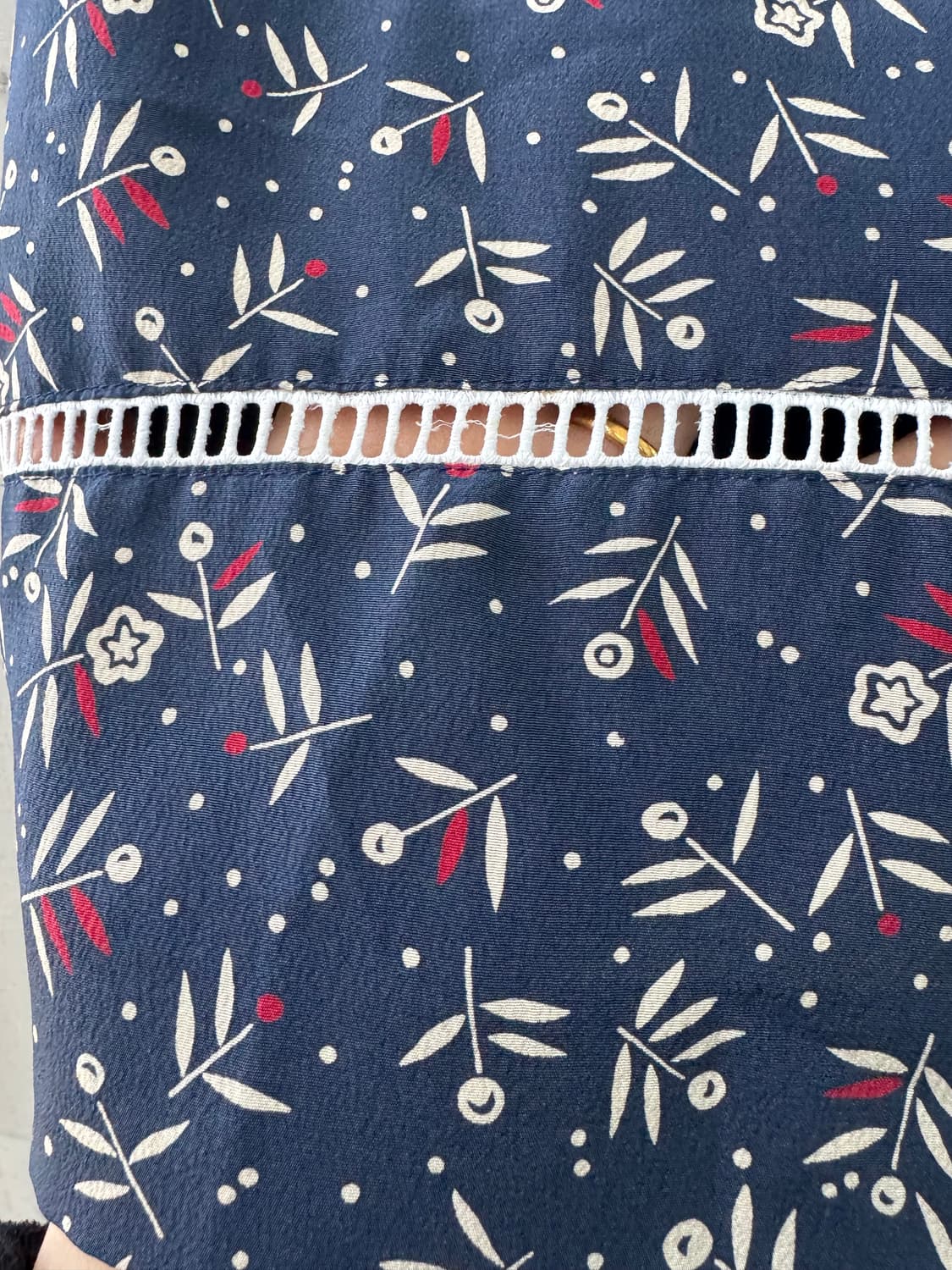 네이비 플라워 패턴 레이스 롱치마 상품이미지2