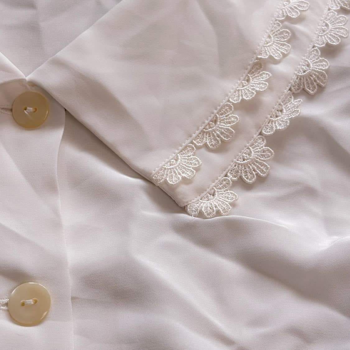 (이체시에눌) 일본 페어리 모리걸 플라워 레이스 패턴 화이트 블라우스  상품이미지2