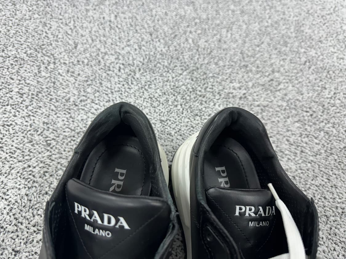 [새상품급] 프라다 프락스 삼각로고 레더 스니커즈 상품이미지8