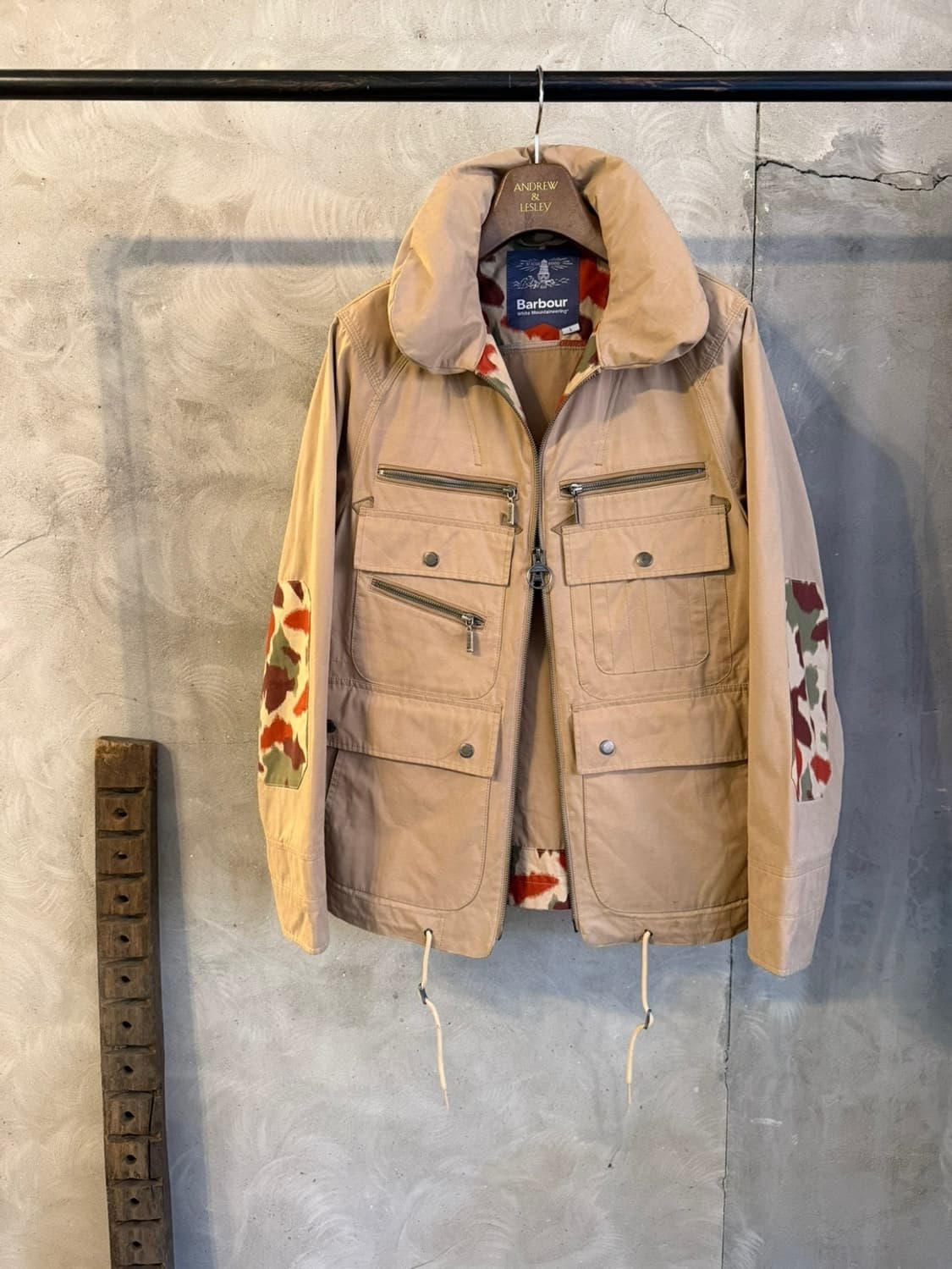 화이트 마운티니어링 X 바버 유틸리티 자켓 100 상품이미지9