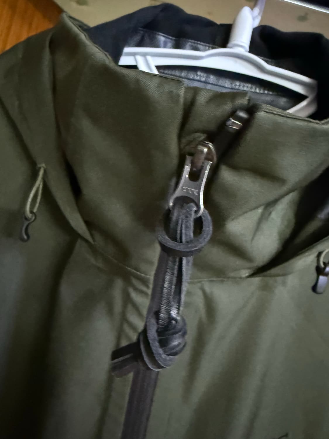 안냐세요 폴로 카키 바람막이 L판매합니다(정품)(진짜진짜이쁨)(sss급) 상품이미지2