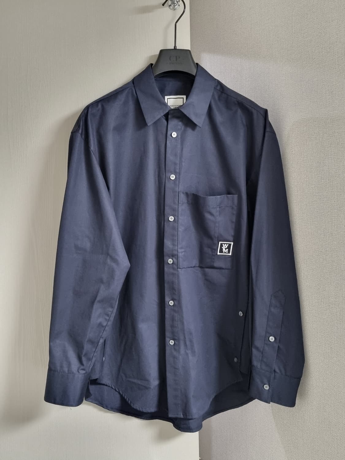 우영미 백로고 셔츠 상품이미지1