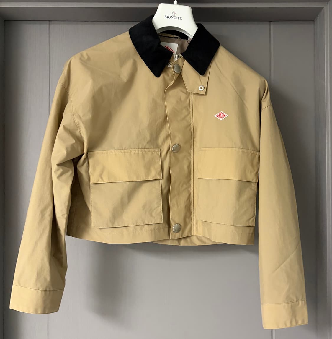 단톤 숏 자켓 36사이즈 판매합니다. 상품이미지1