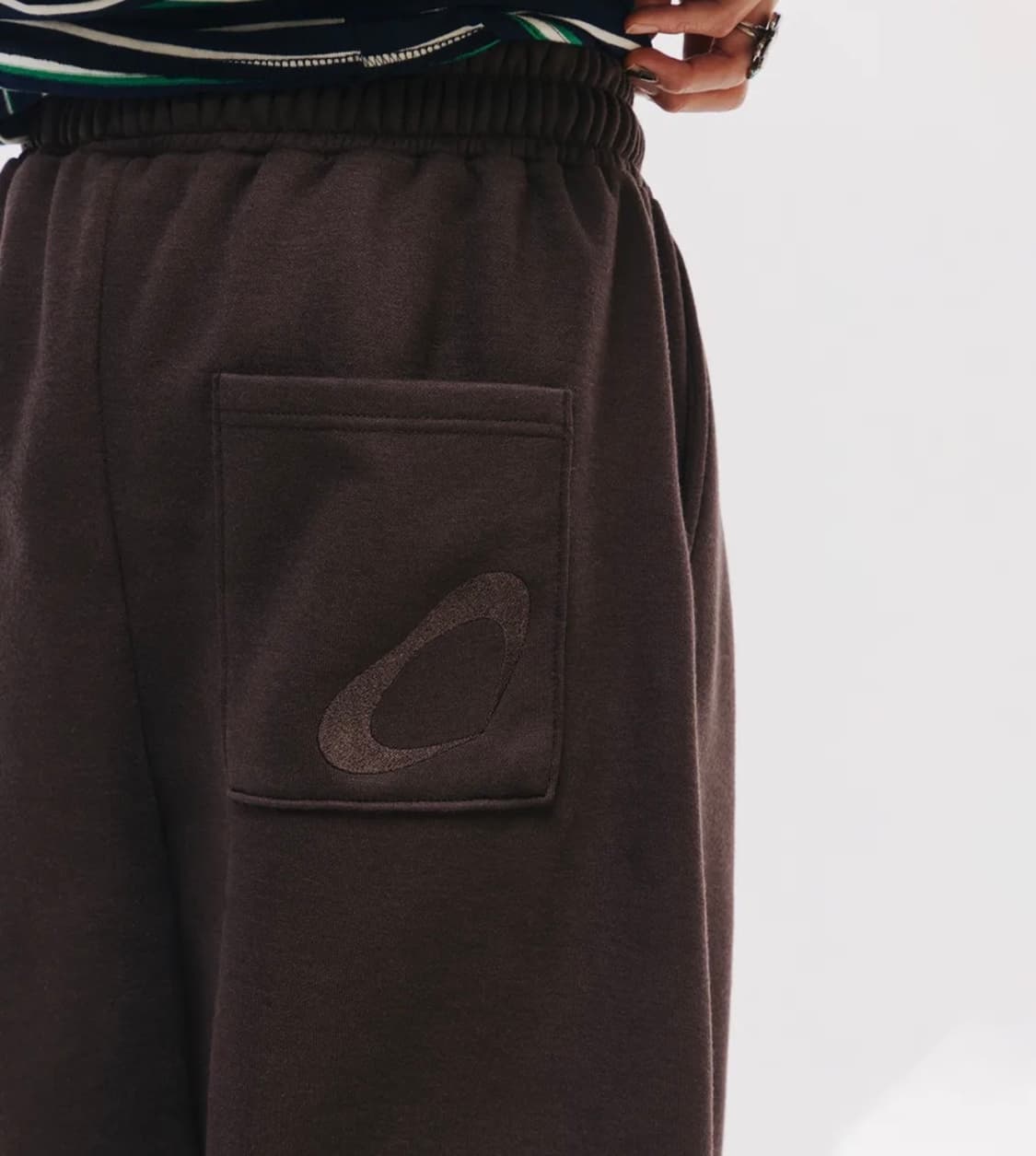 스켈리웩 남녀공용 무신사 기모원단 벌룬핏 스웨트 팬츠[브라운] 트레이닝 상품이미지4