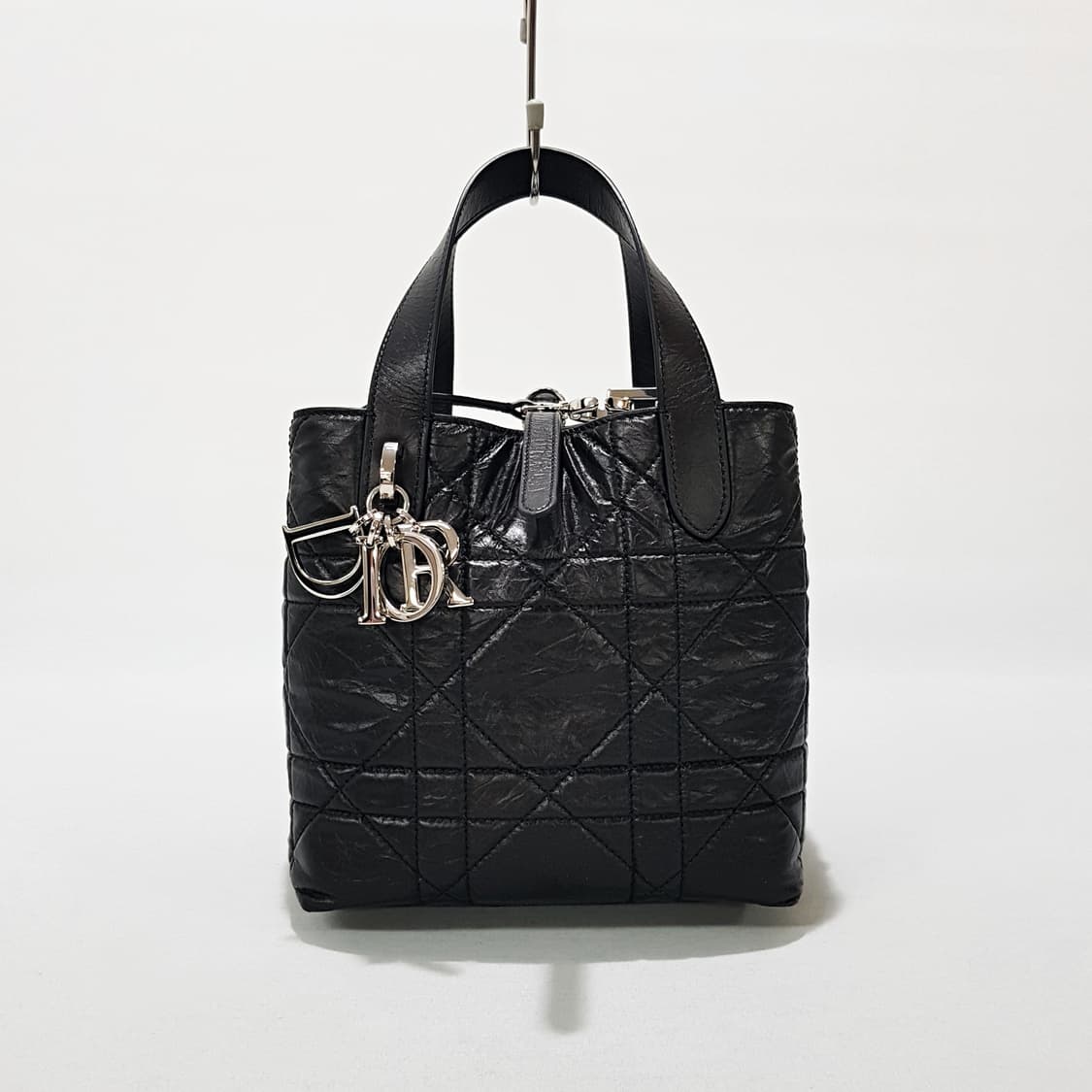디올 뚜주흐 스몰 버티컬 토트백 블랙 M2835PNUC 상품이미지2