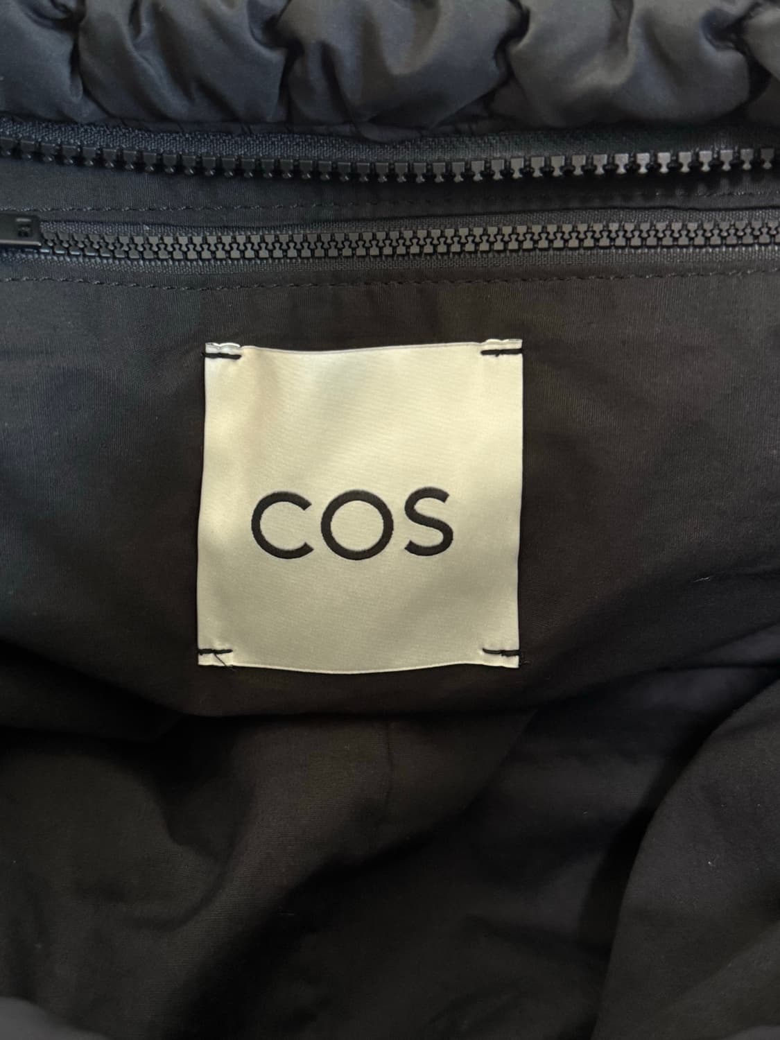 코스 퀄티드 오버사이즈 숄더백 상품이미지2