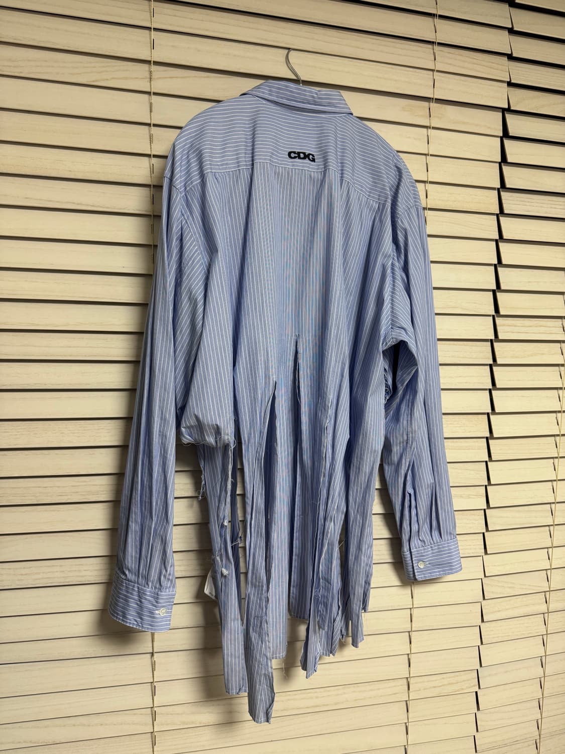 꼼데가르송 커팅 스트라이프 셔츠 상품이미지5