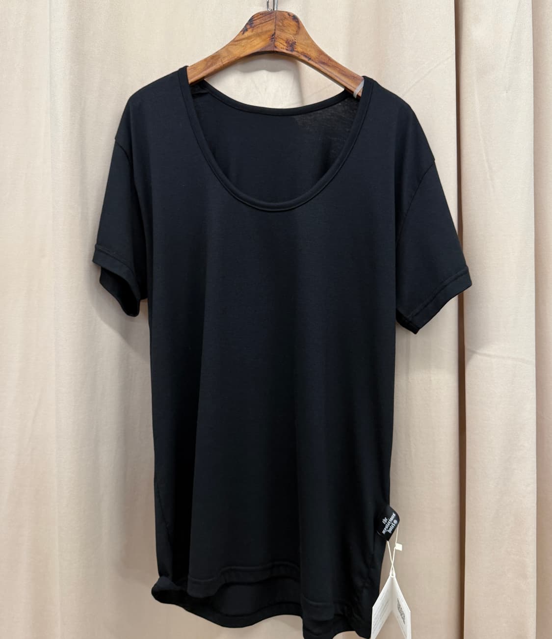 더미스테리어스호텔 베이직 티셔츠 상품이미지2