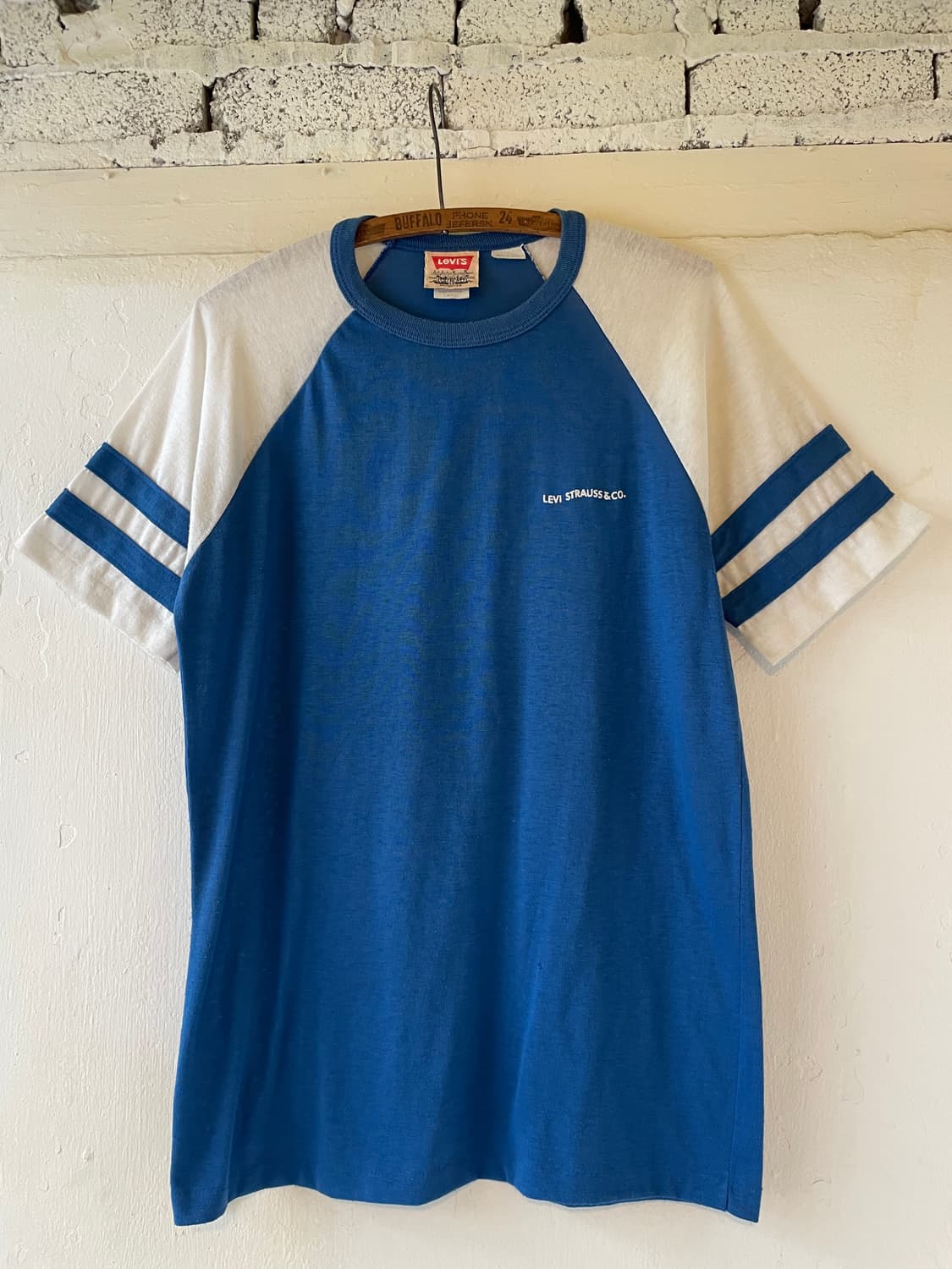 80s Vintage Levi’s Raglan Stripe T-Shirt 상품이미지1