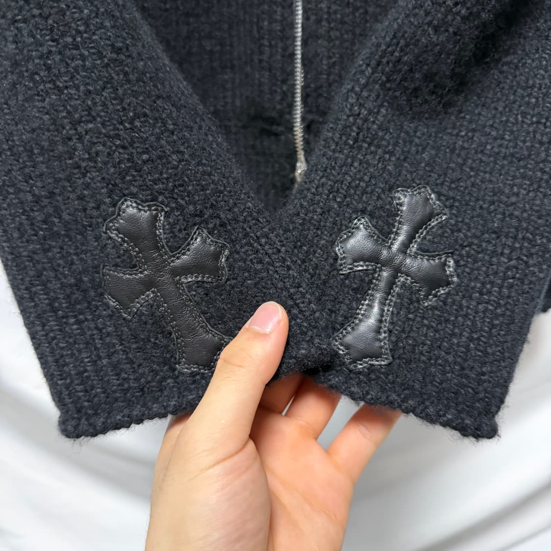 [S+급/M] 크롬하츠 멀티 레더패치 캐시미어 크로스 자수 후드티 상품이미지6