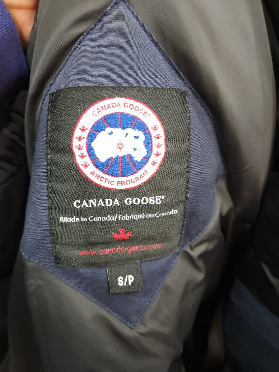 캐나다구스 몬테넬로 후드 다운 점퍼

 상품이미지5