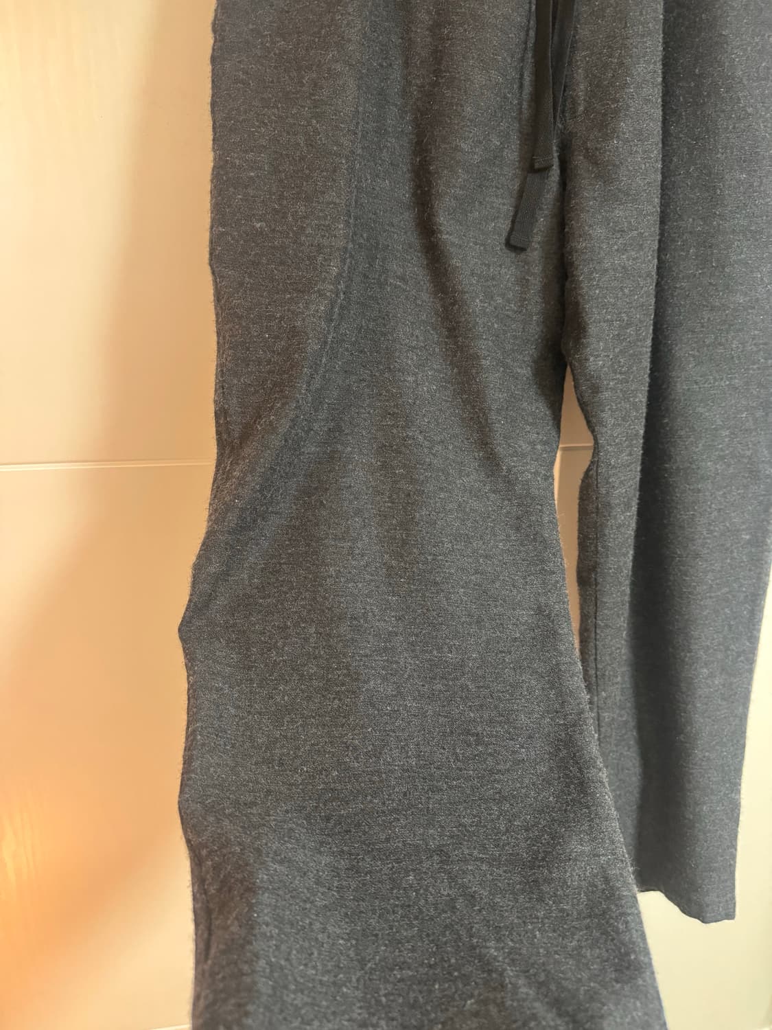 코모리 23AW 캐시미어 실크 드로우스트링 팬츠 3사이즈 팝니다 상품이미지3