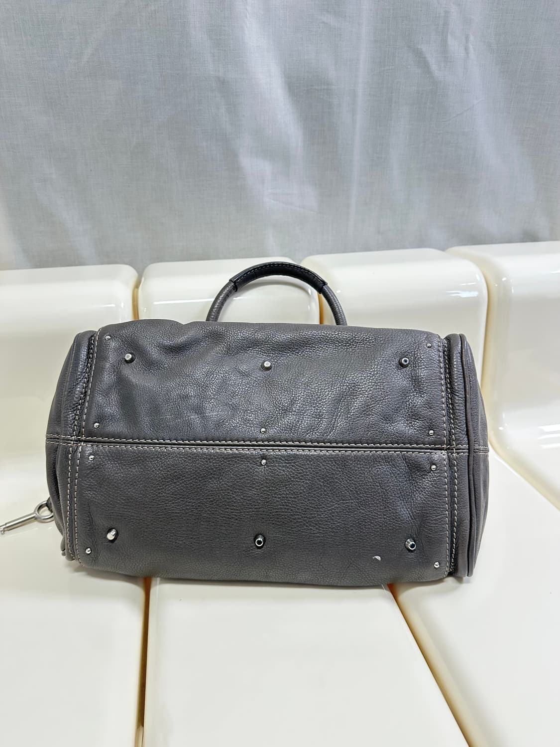 ❌거래중[A+ 정품] 끌로에 패딩턴백 다크그레이 상품이미지6